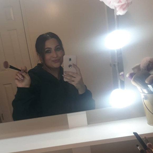 Meet your Posher, Carly - Picture 4 of 16